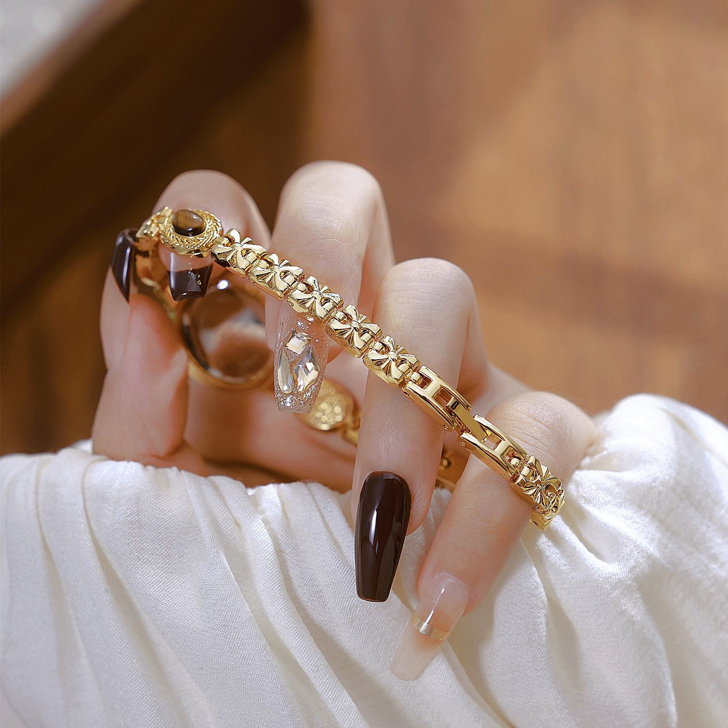 Women's Jewelry & Accessories Collection